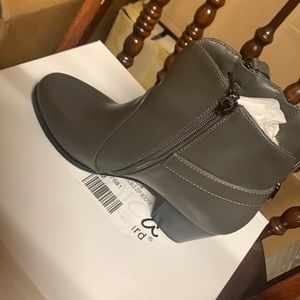 Freshica Double Zip bootie. Size 6M color gray